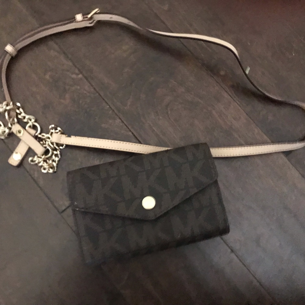 Michael Kors crossbody wallet with detachable strap